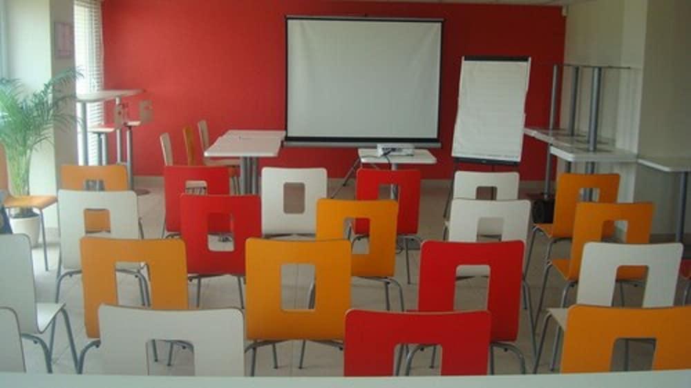 Premiere Classe Sens Nord- Saint Clement Bagian luar foto